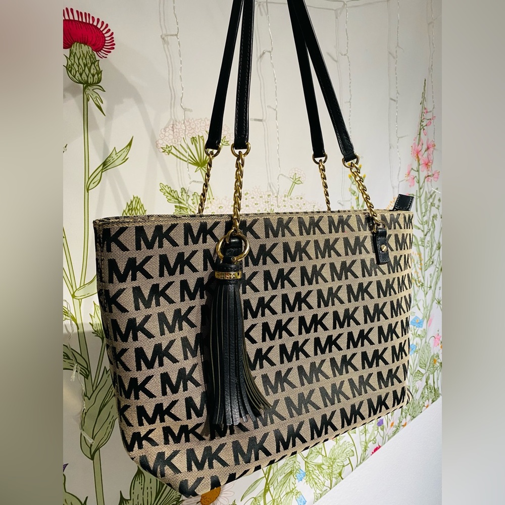 *SOLD* Michael Kors Jet Set EW Chain Tote